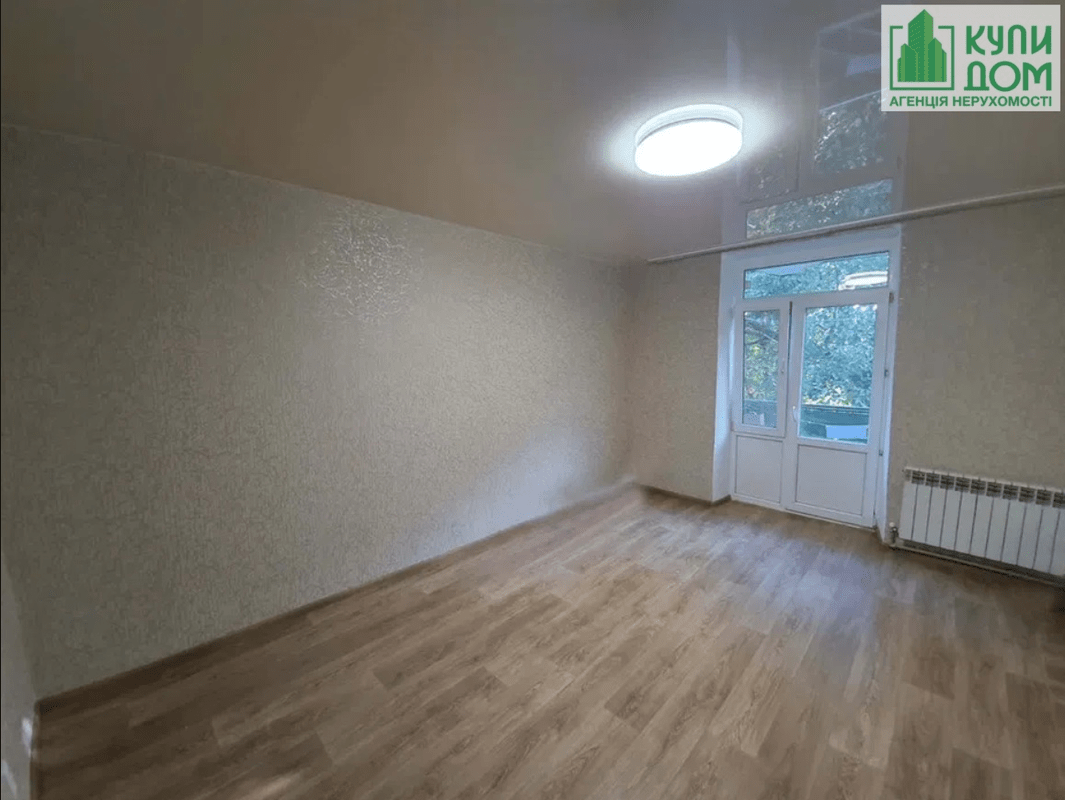 Продам квартиру двухкомнатную на пять пять. Кропивницкий