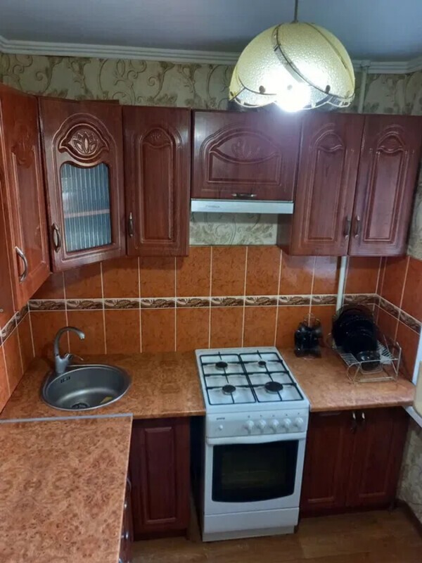 Продам 2-х кімнатну квартиру біля Критого ринку