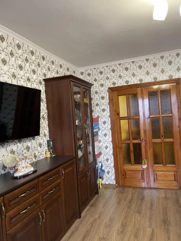 Продається 3-кімнатна квартира з меблями — вул Жадова