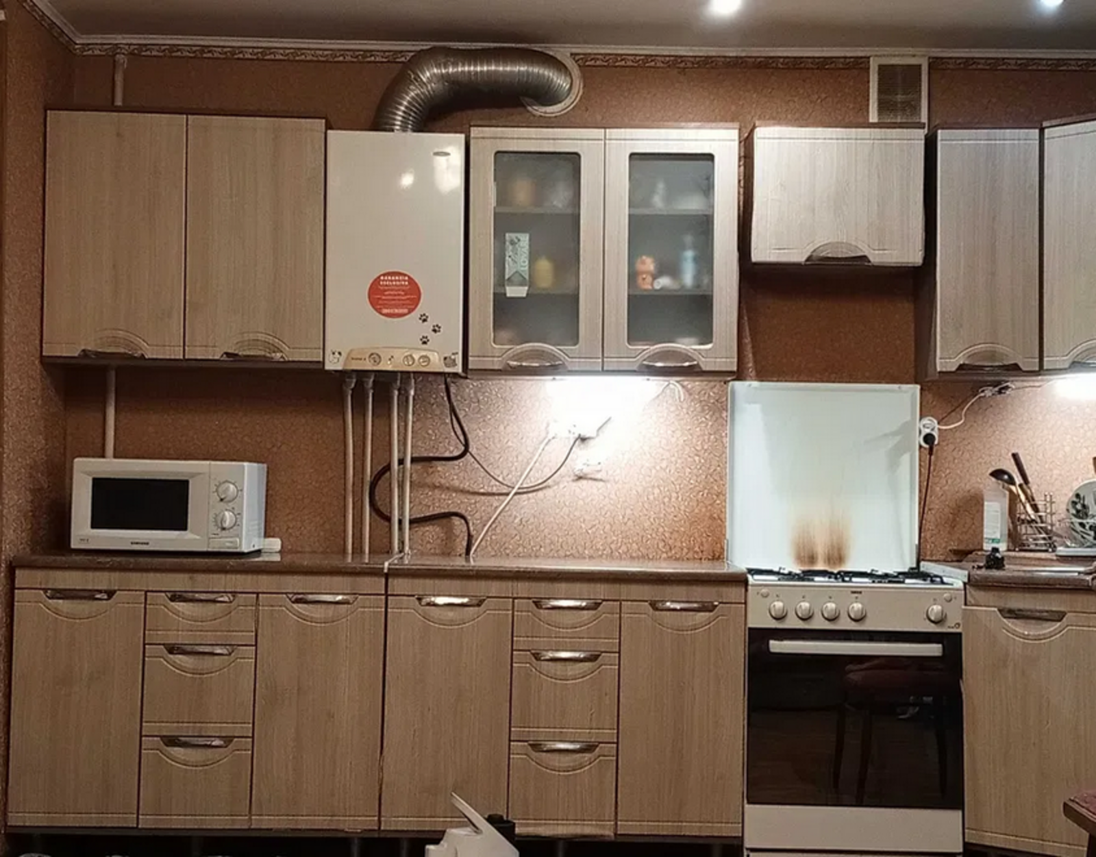 Продам 2-кімнатну квартиру з ділянкою та гаражем у с. Соколівське.