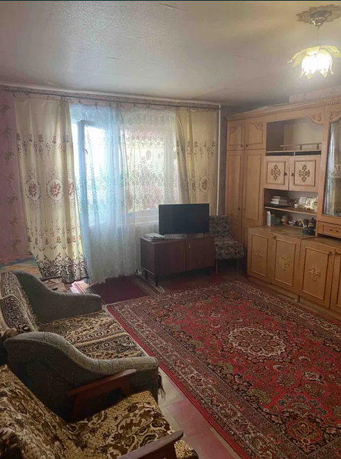 Великогабаритна однокімнатна квартира.101
