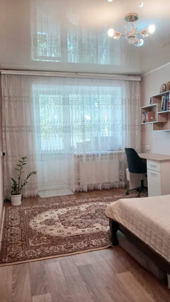 Продам 3-кімнатну квартиру з євроремонтом на Ковалівці.